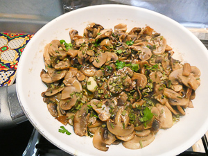 funghi champignon trifolati in padella